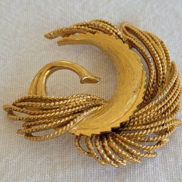 Vintage BSK Gold Tone Brooch - Unique Design - Picture 6 of 12